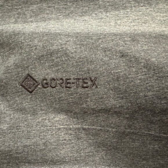 Arc'teryx Women's Gore-Tex Shell Jacket, Gray, XL -used exellent condition - Picture 4 of 6
